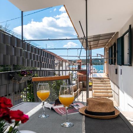 Apartment Radic-Perfect Location For Summer Activities Trogir Buitenkant foto