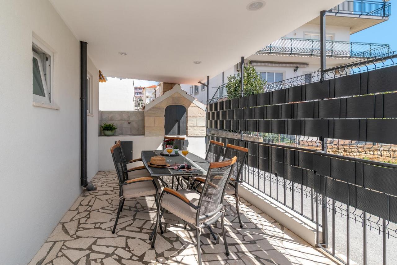 Apartment Radic-Perfect Location For Summer Activities Trogir Buitenkant foto