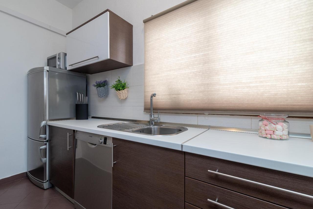 Apartment Radic-Perfect Location For Summer Activities Trogir Buitenkant foto