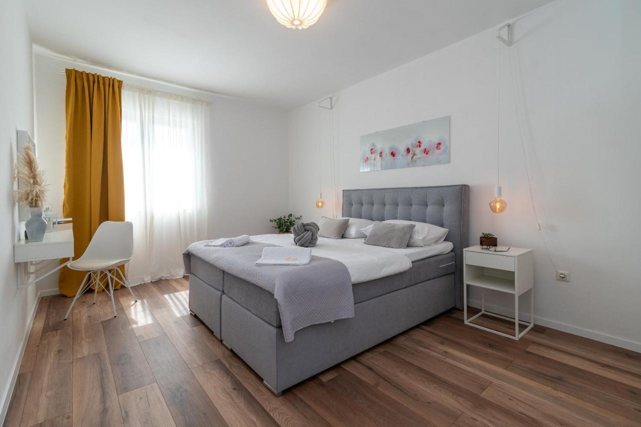 Apartment Radic-Perfect Location For Summer Activities Trogir Buitenkant foto