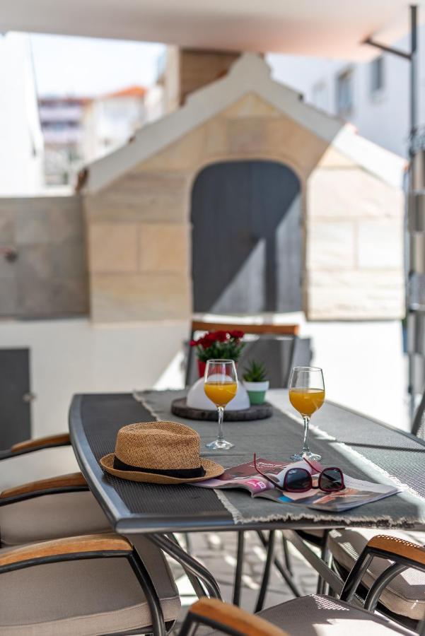 Apartment Radic-Perfect Location For Summer Activities Trogir Buitenkant foto