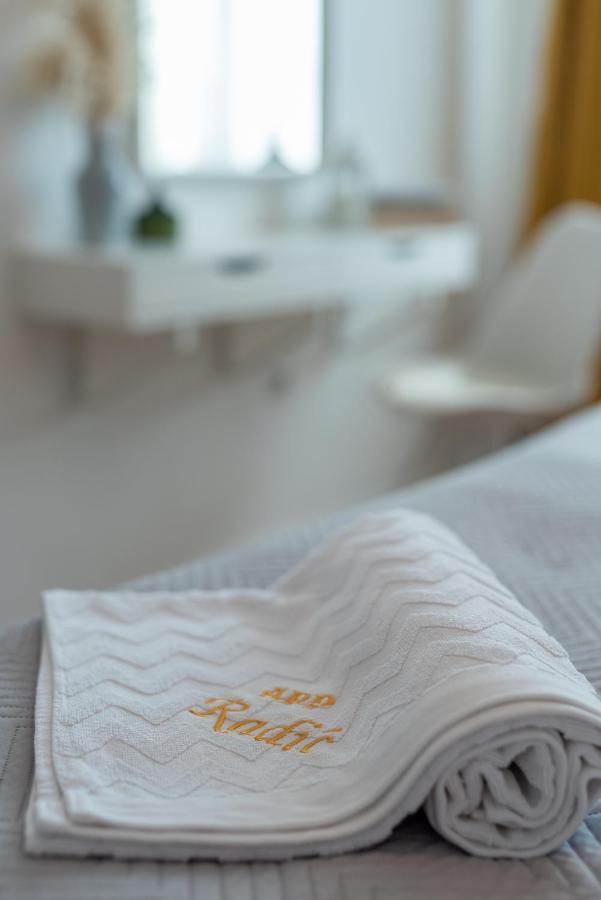 Apartment Radic-Perfect Location For Summer Activities Trogir Buitenkant foto