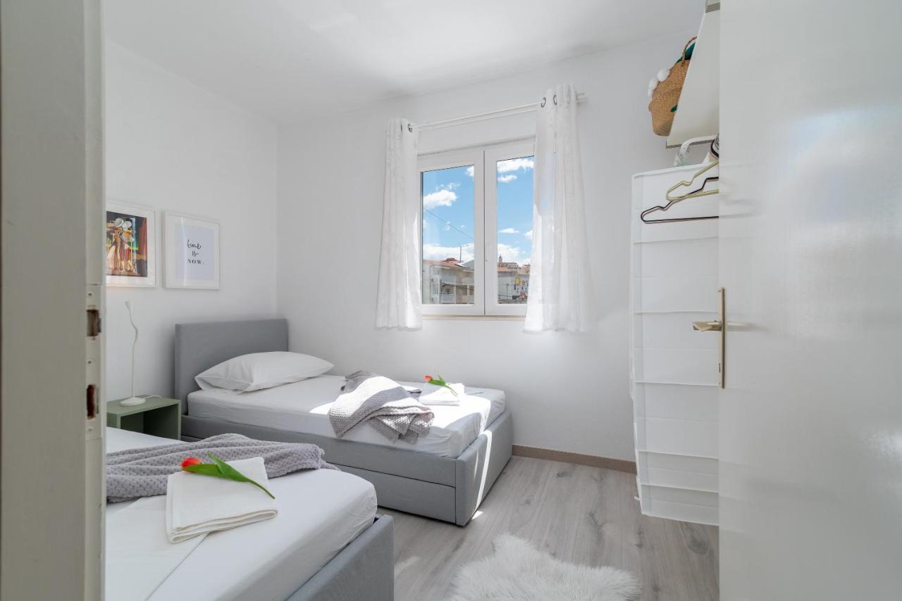 Apartment Radic-Perfect Location For Summer Activities Trogir Buitenkant foto