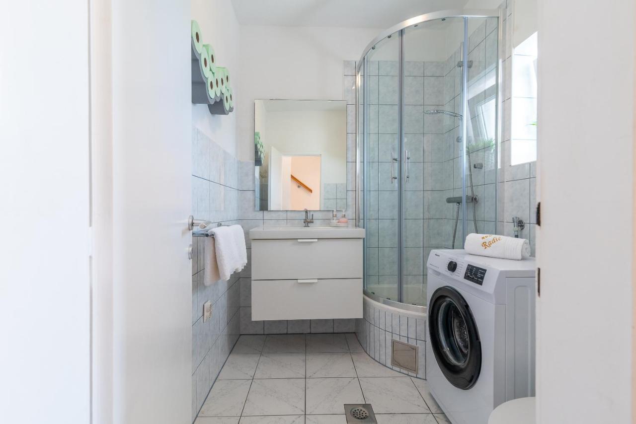 Apartment Radic-Perfect Location For Summer Activities Trogir Buitenkant foto