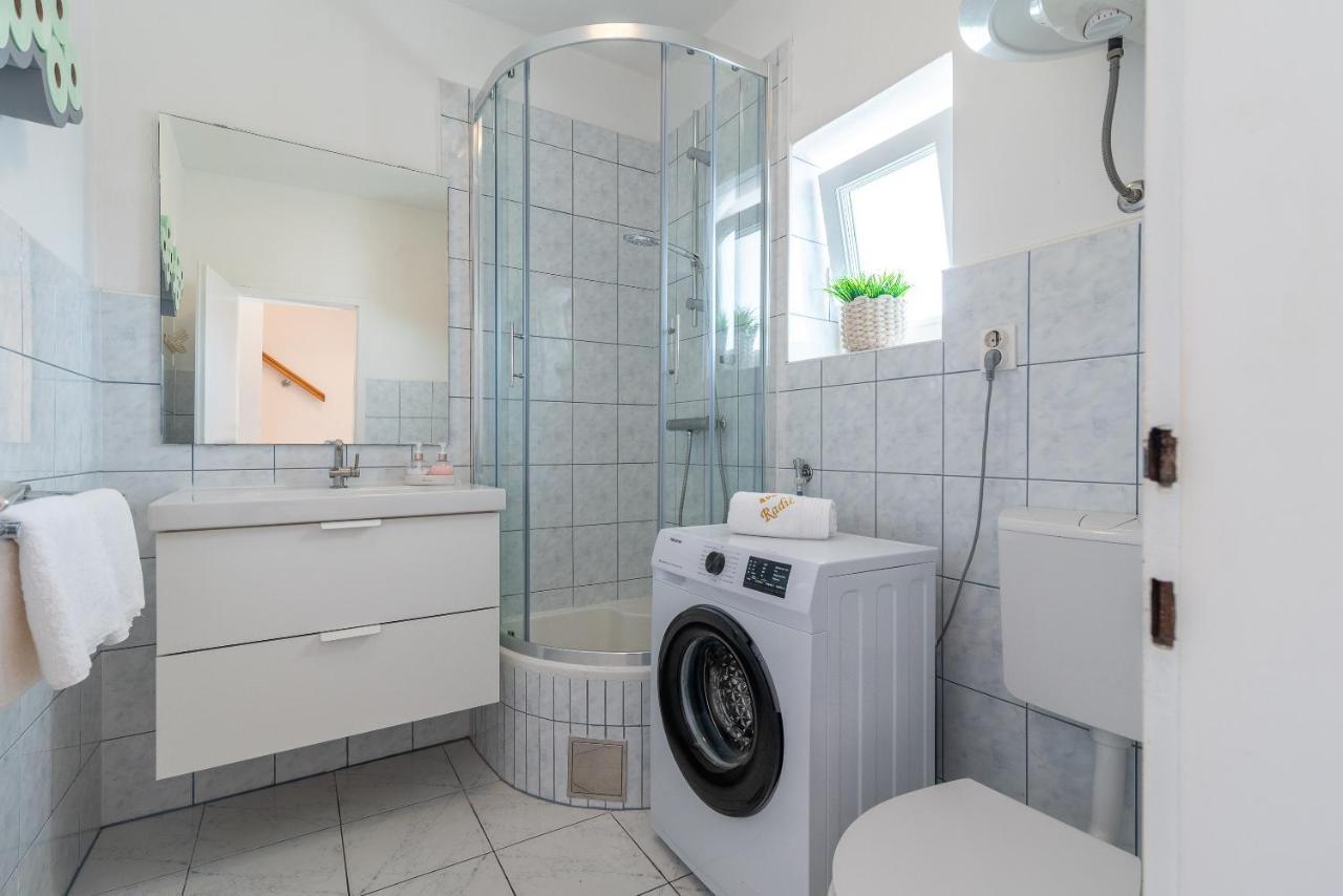 Apartment Radic-Perfect Location For Summer Activities Trogir Buitenkant foto