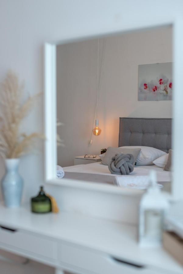 Apartment Radic-Perfect Location For Summer Activities Trogir Buitenkant foto